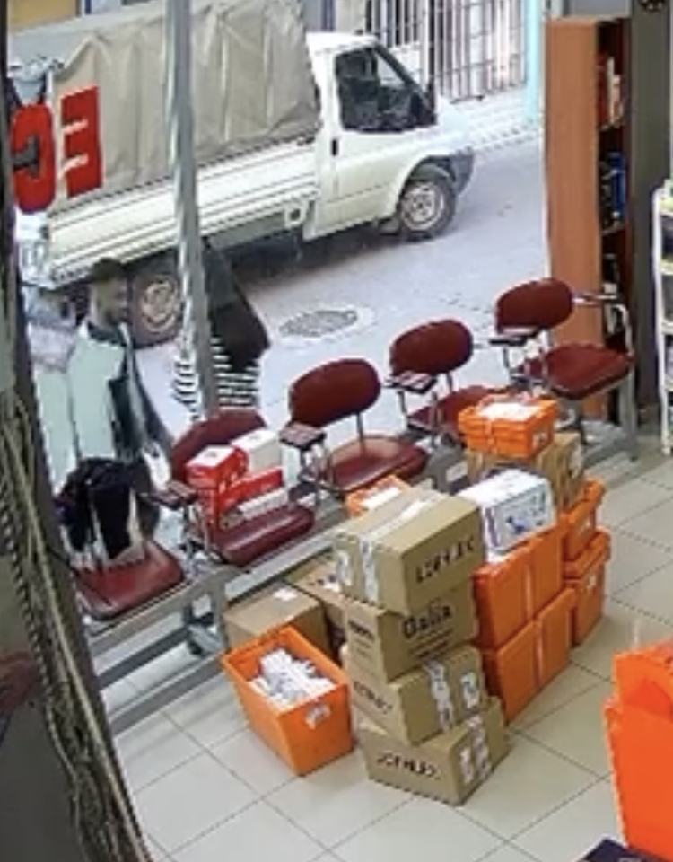 Bursa'da eczane çalışanına korkunç saldırı!-Bursa Hayat Gazetesi-2