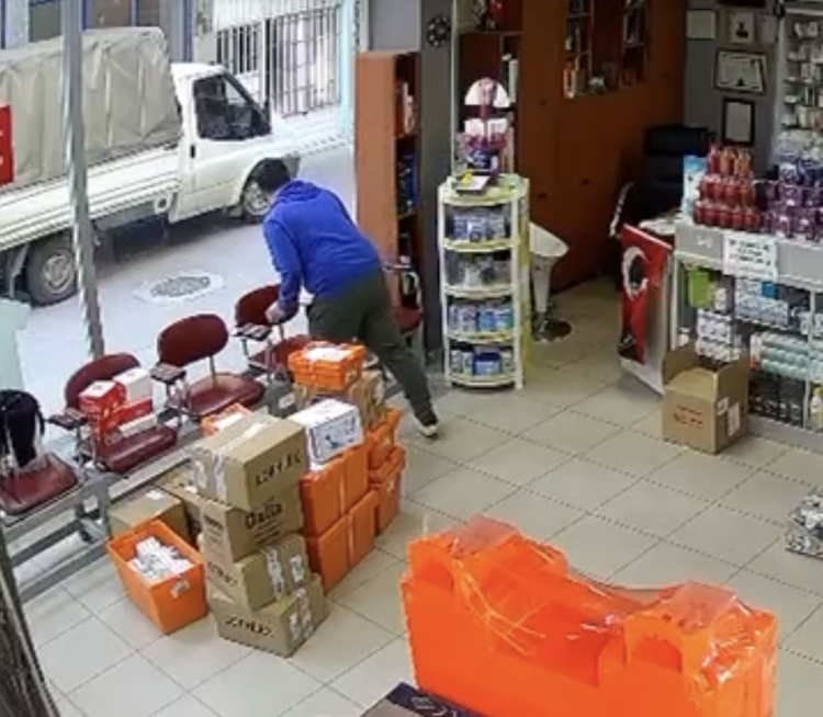 Bursa'da eczane çalışanına korkunç saldırı!-Bursa Hayat Gazetesi-3