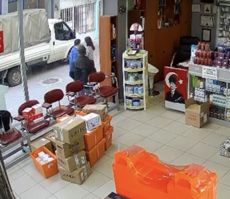 Bursa'da eczane çalışanına korkunç saldırı!-Bursa Hayat Gazetesi-4