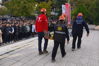 Bursa’da deprem tatbikatıyla öğrencilere uygulamalı eğitim fırsatı
