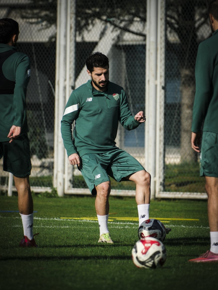 Özlüce’de yüksek tempo: Bursaspor’da antrenmanlar tam gaz!-Bursa Hayat Gazetesi-2