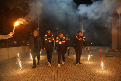 Bursalı Para Atletler Riyad’dan madalyalarla döndü, meşalelerle karşılandılar