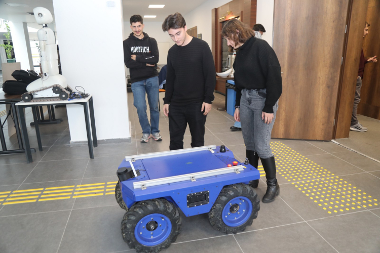 BTÜ’de düzenlenen “Robot Günleri” teknoloji tutkunlarını buluşturdu - Bursa Hayat Gazetesi-3