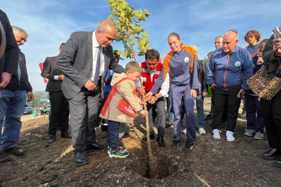 Bursa Çağlayan Mahallesi’ne 700. yıl anısına 700 fidan dikildi