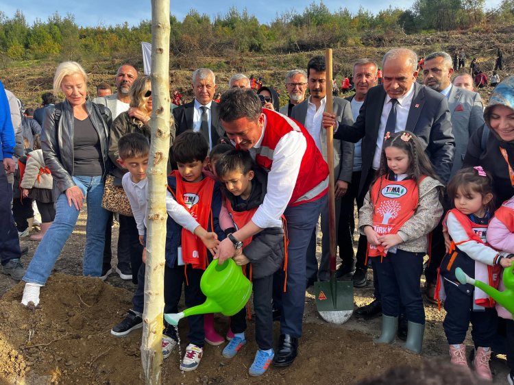 Bursa Çağlayan Mahallesi’ne 700. yıl anısına 700 fidan dikildi - Bursa Hayat Gazetesi-3