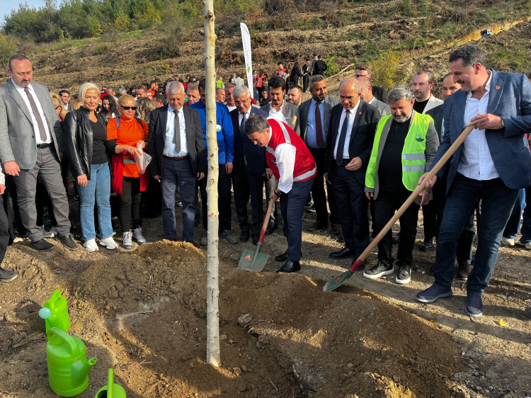 Bursa Çağlayan Mahallesi’ne 700. yıl anısına 700 fidan dikildi - Bursa Hayat Gazetesi-2