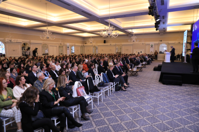 BUSİAD sempozyumunda çarpıcı uyarı: “Mutsuzluk pandemisi yaşıyoruz”