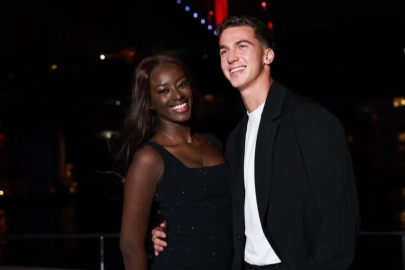 Türk futbolcu Portekizli modele Azer Bülbül şarkısıyla evlilik teklifinde bulundu