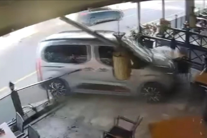 Ehliyetsiz çocuk sürücü lokantaya daldı!