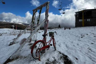 Bursa'da kartpostallık manzara! Uludağ güne karla başladı