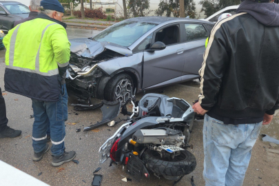 Bursa'da kaza! 30 metre savrularak kaldırıma düştü