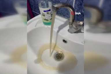 İstanbul'da musluklardan kirli su akmasına vatandaşlardan tepki