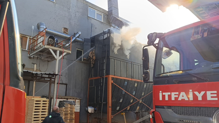 Bursa İnegöl’de korkutan yangın: 1 işçi yaralandı!-Bursa Hayat Gazetesi-3