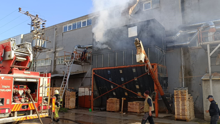 Bursa İnegöl’de korkutan yangın: 1 işçi yaralandı!-Bursa Hayat Gazetesi-2
