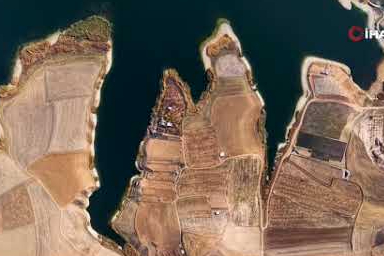 Bozkırın ortasında mest eden mavi