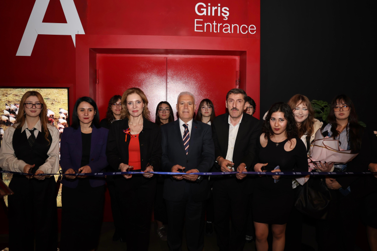 Bursa’da lise öğrencilerinden kadına şiddete karşı dijital sergi - Bursa Hayat Gazetesi-2