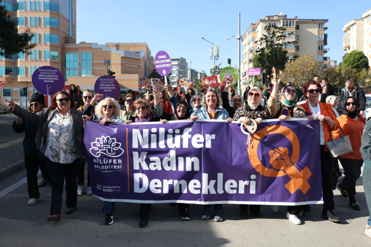 Nilüfer’de kadına şiddete sessiz kalmayan kadınlar etkinlikte buluştu - Bursa Hayat Gazetesi-3