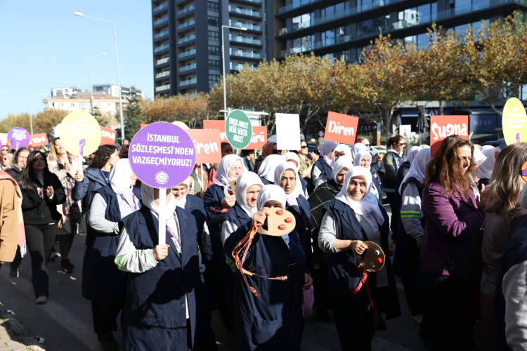 Nilüfer’de kadına şiddete sessiz kalmayan kadınlar etkinlikte buluştu - Bursa Hayat Gazetesi-5