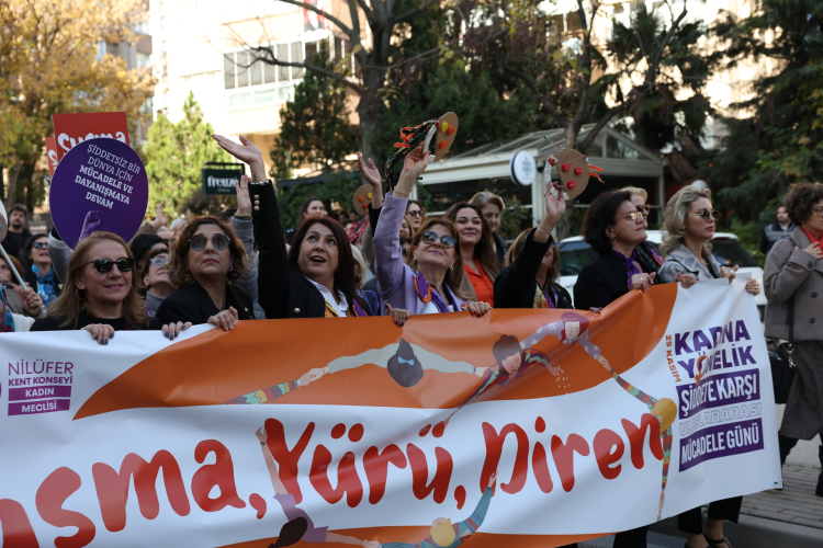 Nilüfer’de kadına şiddete sessiz kalmayan kadınlar etkinlikte buluştu - Bursa Hayat Gazetesi-6