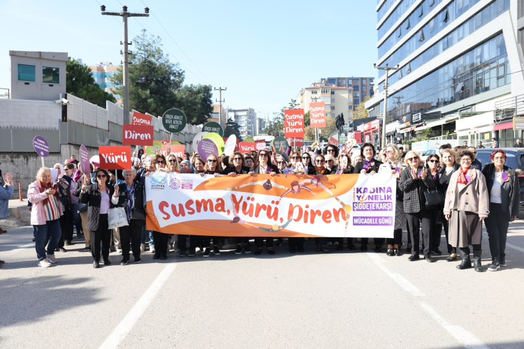 Nilüfer’de kadına şiddete sessiz kalmayan kadınlar etkinlikte buluştu - Bursa Hayat Gazetesi-2