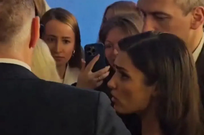 Hande Erçel'den minik hayranına sıcak kalkan