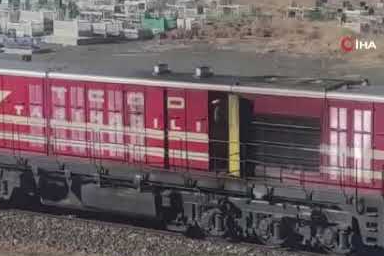 Van-İran seferi yapan yük treninden kartpostallık görüntüler