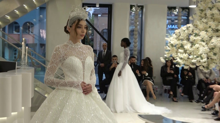 Bursa’da görkemli gelinlik defilesi: 26 koleksiyon moda severlerle buluştu-Bursa Hayat Gazetesi-2