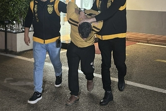 Dehşet anları kameraya yansımıştı: Çocuğunu yere fırlatan baba gözaltında!