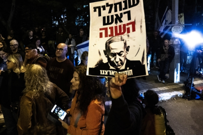 Tel Aviv’de Netanyahu’nun af talebi protesto edildi!