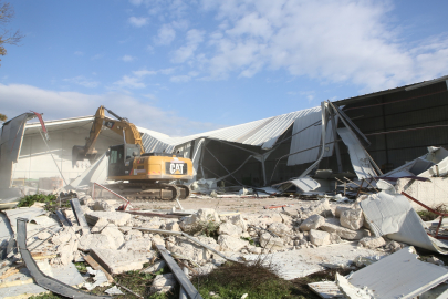 Nilüfer’de üç mahallede kaçak yapılar yıkıldı