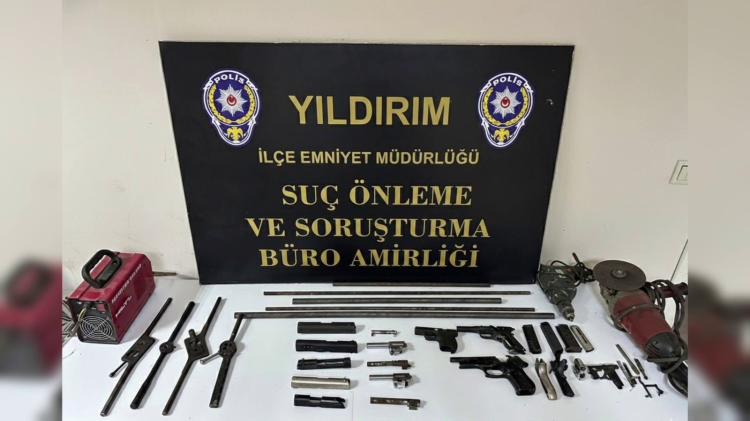 Bursa’da kaçak silah atölyesine baskın: Çok sayıda mühimmat ele geçirildi!-Bursa Hayat Gazetesi-2