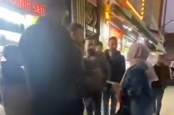 Bursa’da telefoncu dükkanında gergin anlar