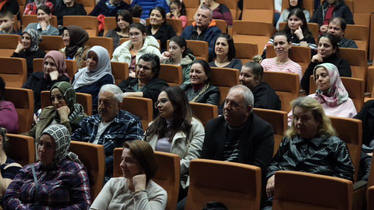 Yıldırım’da nostalji, müzik ve kahkaha aynı sahnede buluştu - Bursa Hayat Gazetesi-3