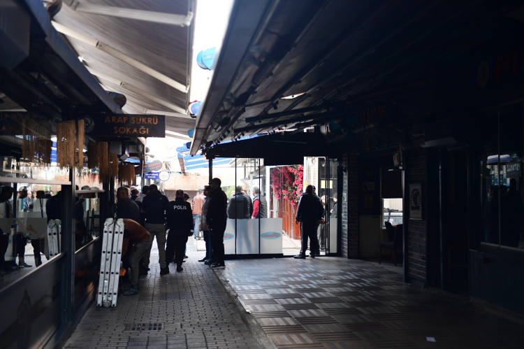 Arap Şükrü Sokağı’ndaki kaçak eklentiler kaldırıldı - Bursa Hayat Gazetesi-3