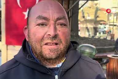 Hayata tutunan engelli köpeğe bebek gibi bakıyor