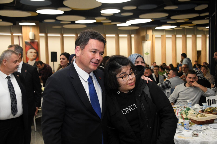 Osmangazi Belediyesi’nden Dünya Engelliler Günü’nde sıcak buluşma - Bursa Hayat Gazetesi-3