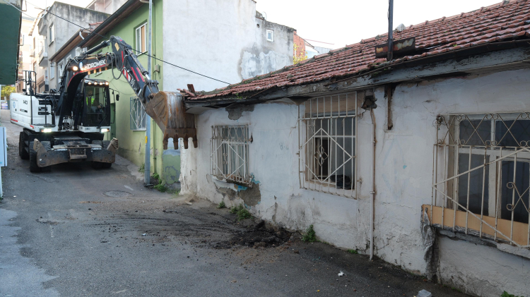 Yıldırım Belediyesi metruk binaların yıkımına devam ediyor - Bursa Hayat Gazetesi-3