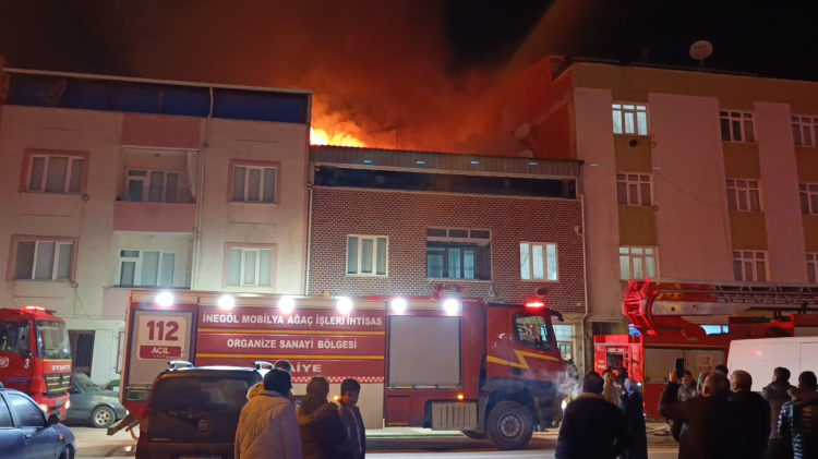 Bursa’da yangın paniği! Mahalleli sokağa döküldü -Bursa Hayat-2