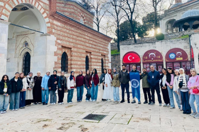 Yıldırım’da gençler ‘Adım Adım Kadim Bursa’ yürüyüşünde buluştu
