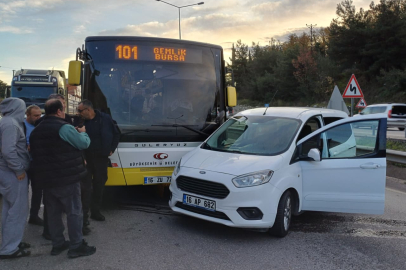 Bursa'da belediye otobüsü ile otomobil çarpıştı!