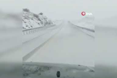 Denizli'de sağanak yağış yerini kar yağışına bıraktı!