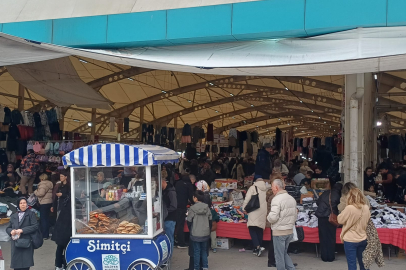 Nilüfer Giyim Pazarı'nda kışlık alışveriş izdihamı!