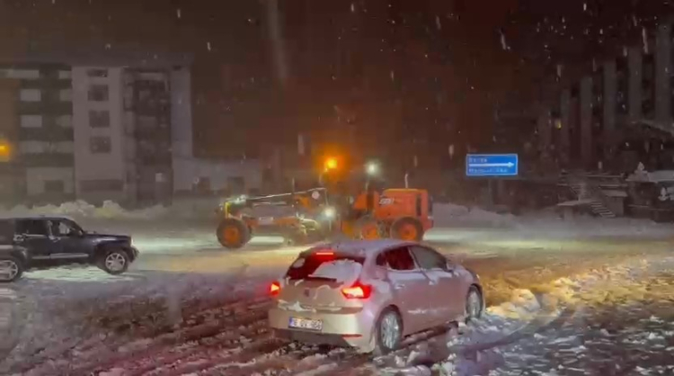 Bursa Uludağ'da yoğun kar yağışı! Uyarı geldi -Bursa Hayat-5