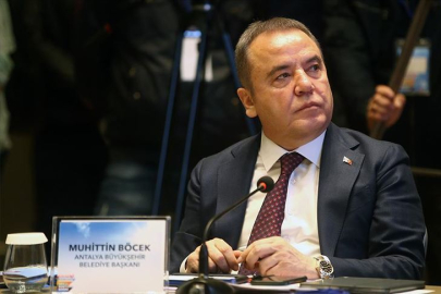 Muhittin Böcek, gece yarısı hastaneye sevk edildi