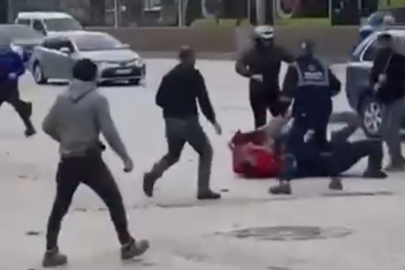 Bursa’da korkutan kavga anları: Kasklar miğfer, sopalar kılıç gibi savruldu!