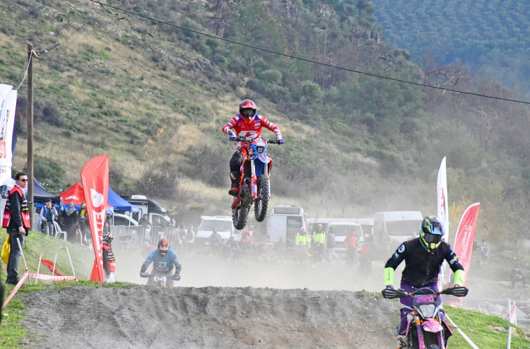 Süper enduro sezon finali yarışları İznik’te nefes kesti -Bursa Hayat-3