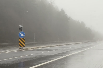 Sürücüler dikkat! Bolu Dağı’nda sis ve sağanak görüş mesafesini 30 metreye düşürdü