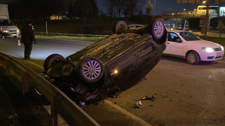 Bursa'da feci kaza! Otomobil taklalar atarak durdu-Bursa Hayat-2