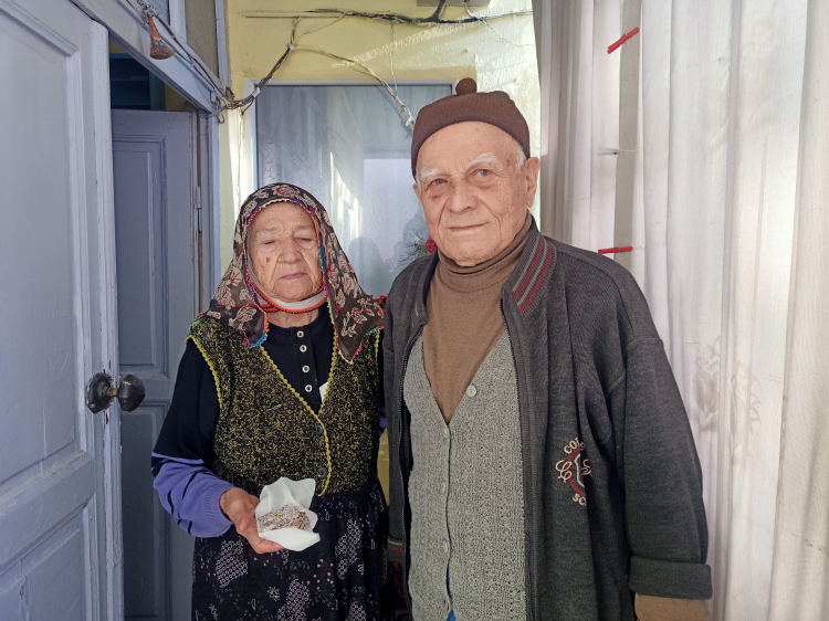 Bursa’da duygulandıran satış: 32 yıllık otomobiline veda etti!-Bursa Hayat Gazetesi-2