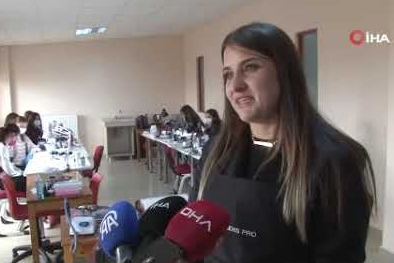 Türkiye’de kamuya ait ilk protez tırnak atölyesi Eskişehir’de açıldı.